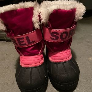 Toddler girl pink and black lines sorel boots in excellent condition